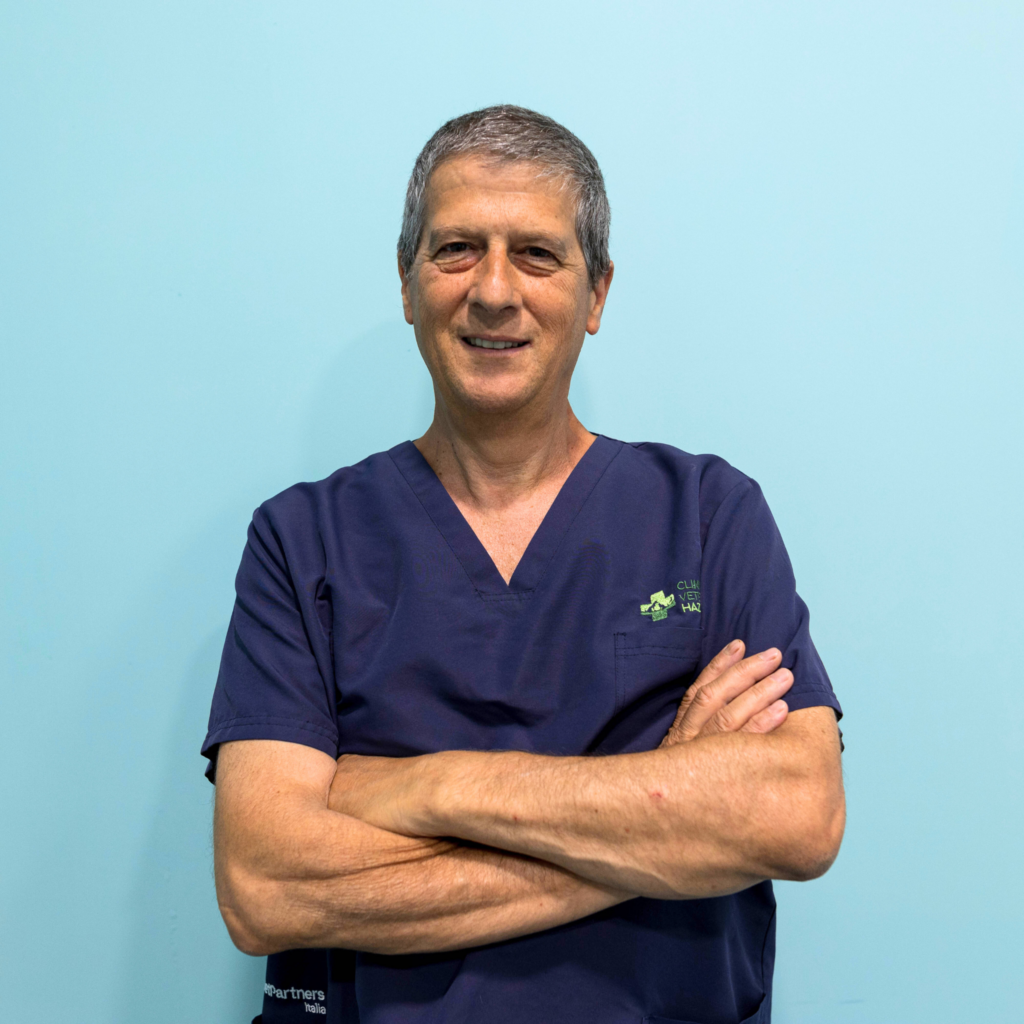Il Dott. Carlo Lertora della Clinica Veterinaria Haziel